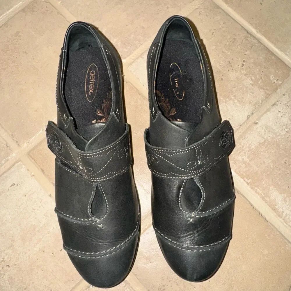 Aetrex Corinne Monk Strap with MEDIUM Width in Black
EUC sz 8